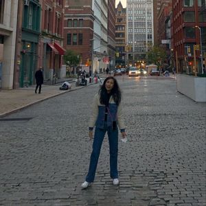 Meet your Posher, Aera